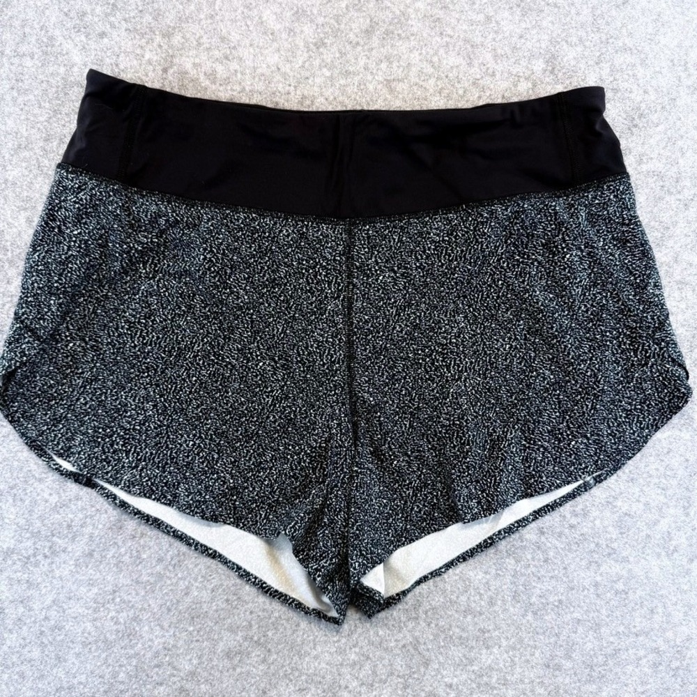Athleta Run With It 3.5 Printed Short Black White Speckled Running Shorts Medium